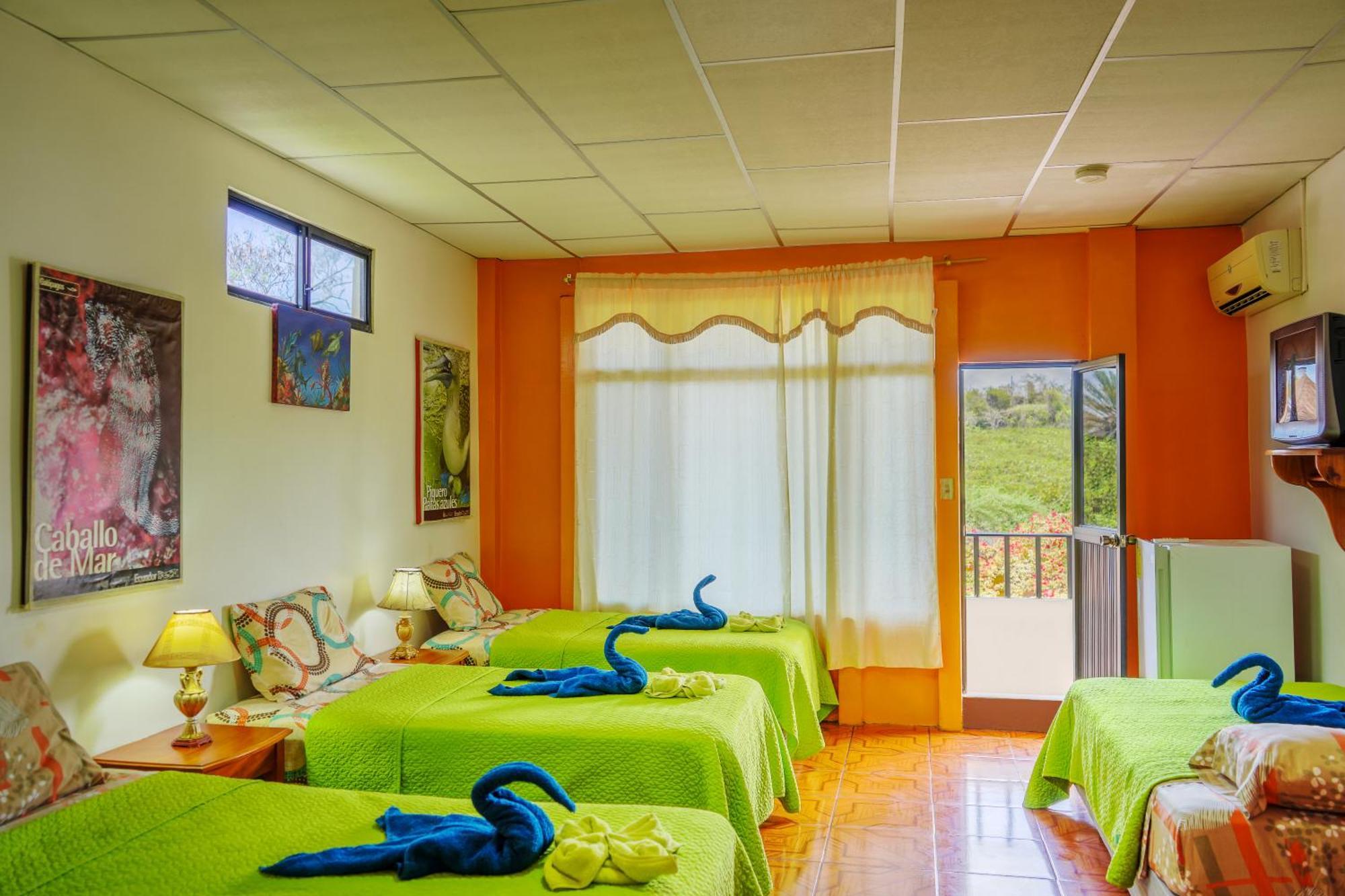 Hospedaje Germania Puerto Ayora  Extérieur photo