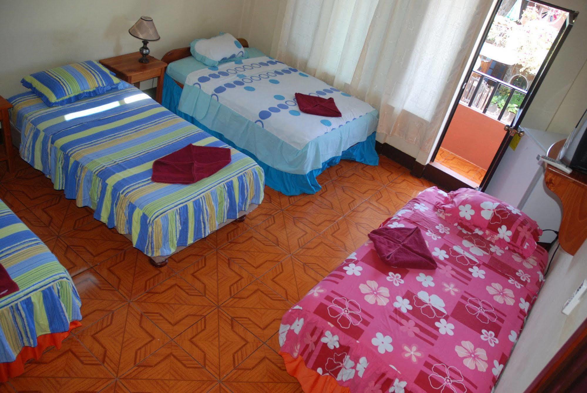 Hospedaje Germania Puerto Ayora  Extérieur photo