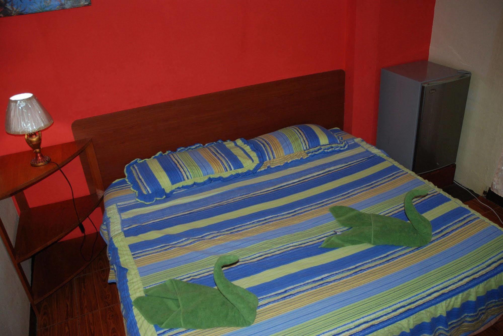 Hospedaje Germania Puerto Ayora  Extérieur photo